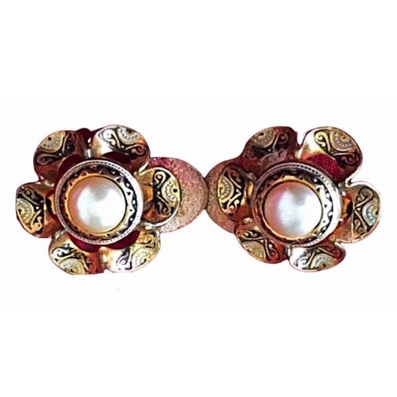 Vintage Clip-On Earrings Beautiful Craftsmanship! - Picture 2 of 4